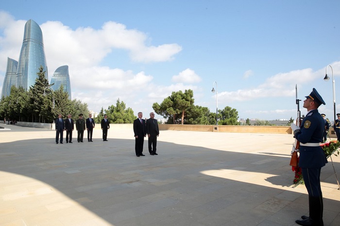 Belarus delegation pay respect to national leader Heydar Aliyev and Azerbaijani martyrs
